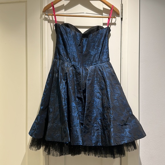 Betsey Johnson Cocktail Dress (size 4) - Picture 5 of 5